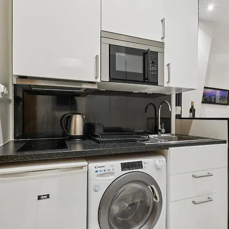 Flat Close To Arc De Triomphe *