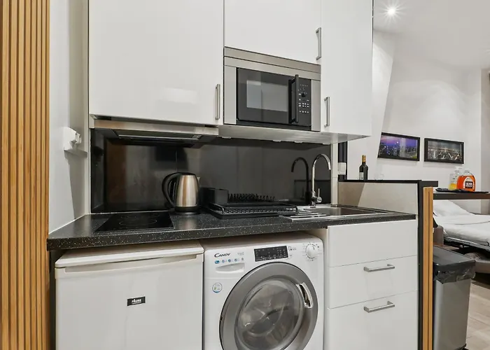 Flat Close To Arc De Triomphe *