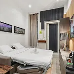 Flat Close To Arc De Triomphe *