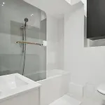 Flat Close To Arc De Triomphe *
